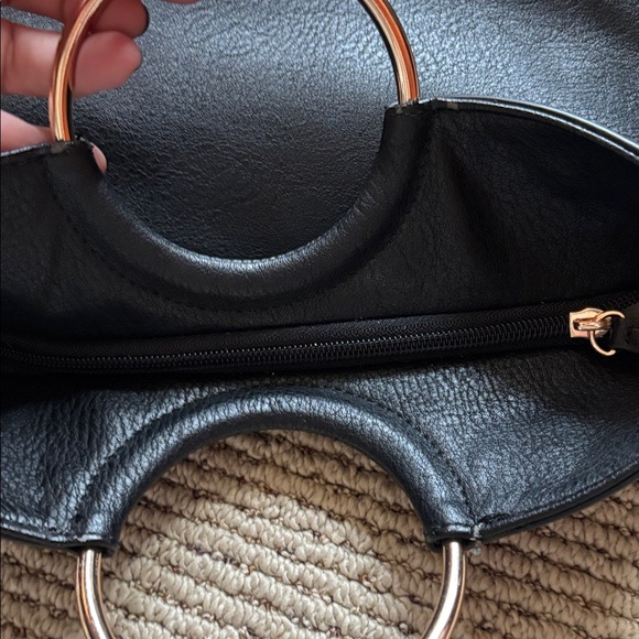 LC LAUREN CONRAD faux leather. Black hand bag. Gold handles. Zipper closure. - Picture 4 of 9